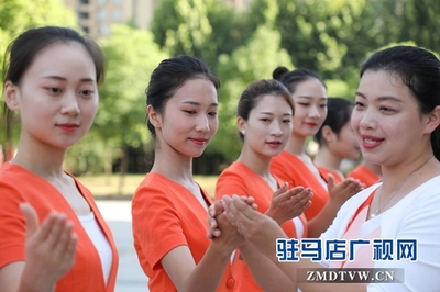 第二十一屆“中國農(nóng)加工洽談會”政務講解員集體換裝亮相，禮儀服務再升級